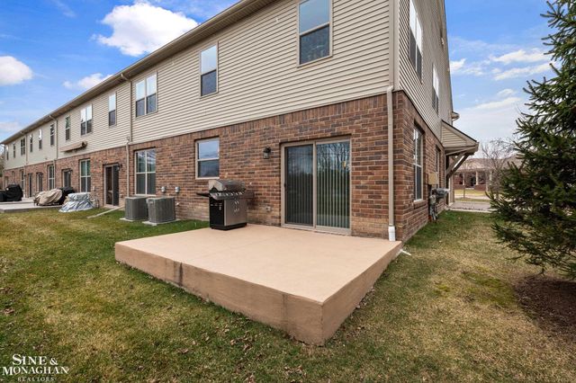 49111 Charnwood Drive, Macomb, MI 48042