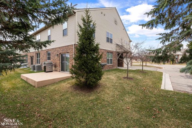 49111 Charnwood Drive, Macomb, MI 48042