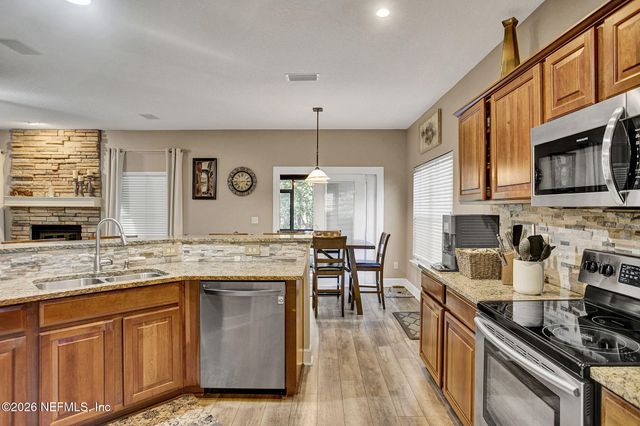 617 ACORN Court, St. Johns, FL 32259