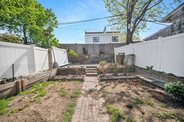 93 Baldwin St 1, Boston, MA 02129