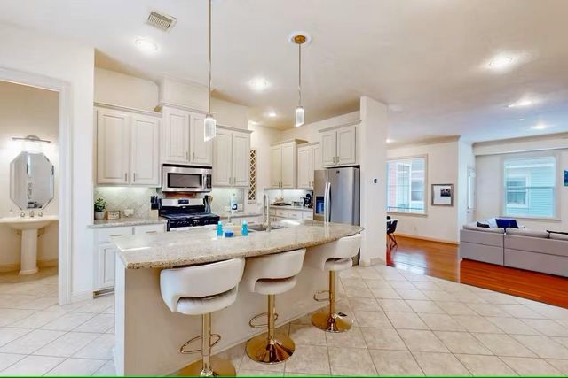404 W 16th Street, Houston, TX 77008