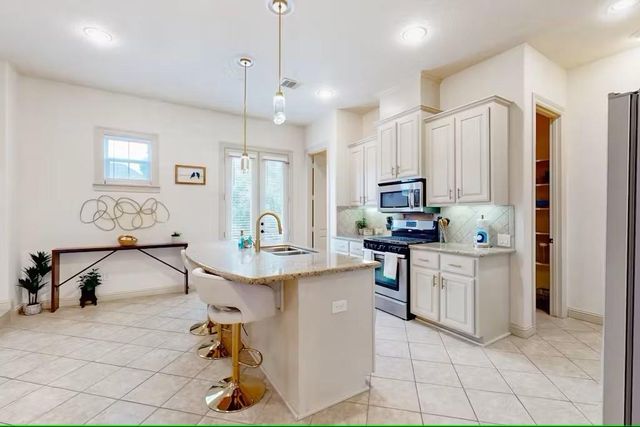 404 W 16th Street, Houston, TX 77008