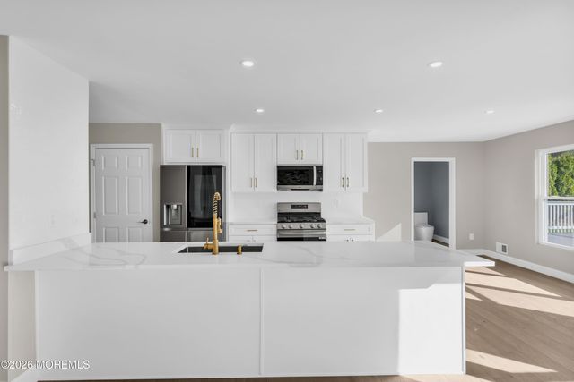 2 Fred Jahn Drive, Freehold, NJ 07728