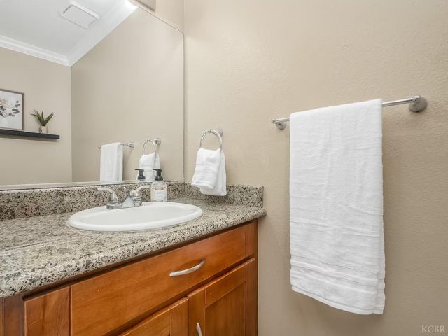 232 N Lemoore Avenue, Lemoore, CA 93245