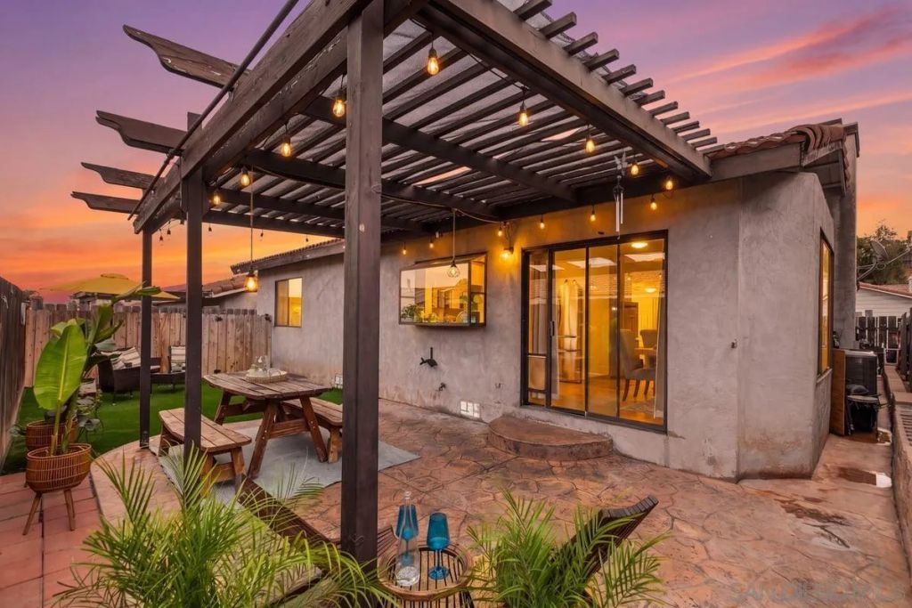 8440 Snow White, El Cajon, CA 92021