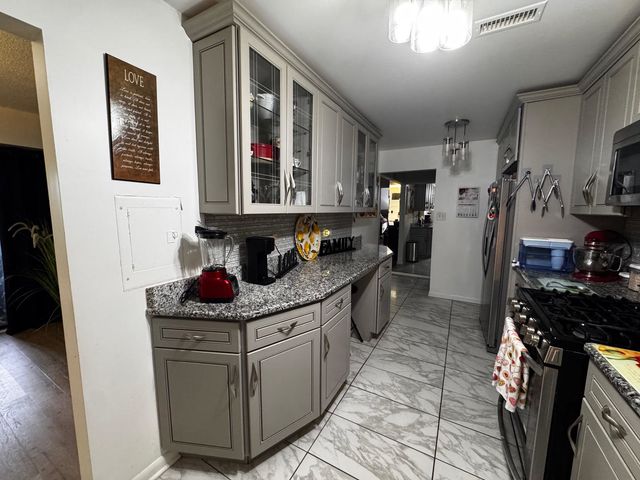 500 Park Avenue 122, Calumet City, IL 60409