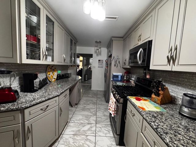 500 Park Avenue 122, Calumet City, IL 60409