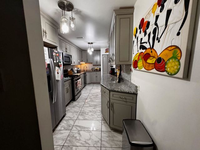 500 Park Avenue 122, Calumet City, IL 60409