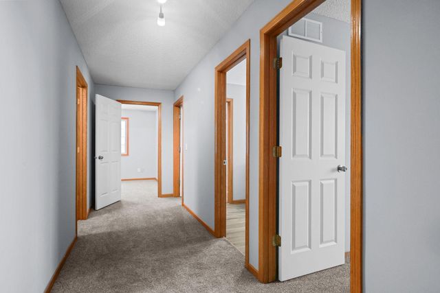 1844 Mockingbird Avenue, Shakopee, MN 55379