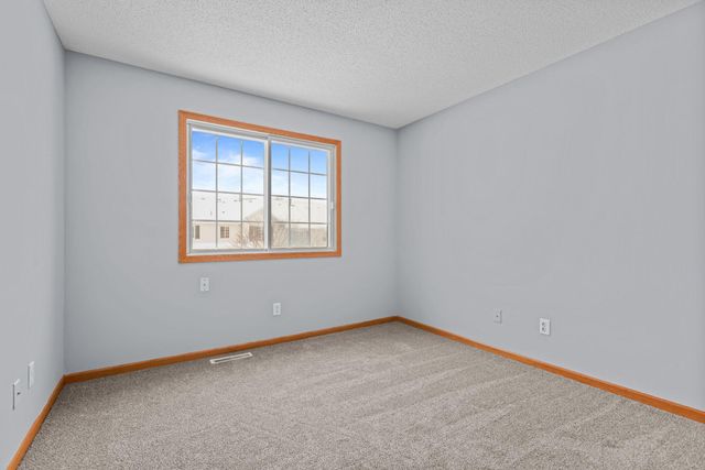 1844 Mockingbird Avenue, Shakopee, MN 55379