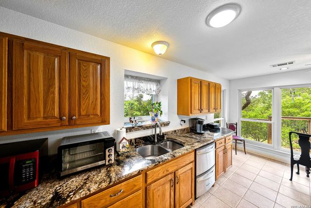 139 N Drew, Kerrville, TX 78028