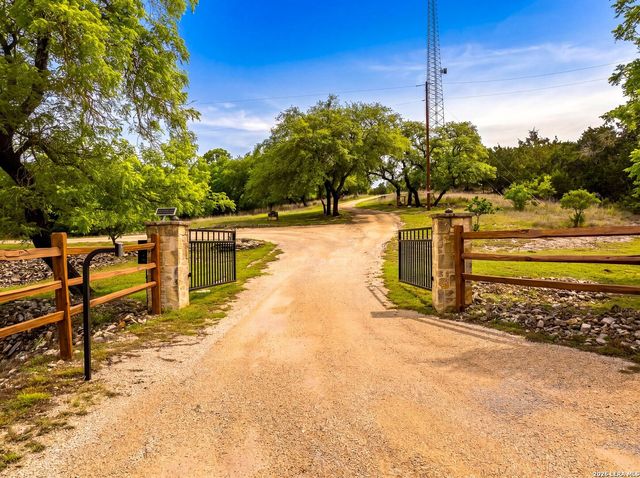 139 N Drew, Kerrville, TX 78028