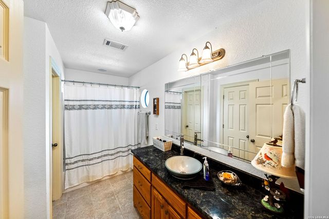 139 N Drew, Kerrville, TX 78028