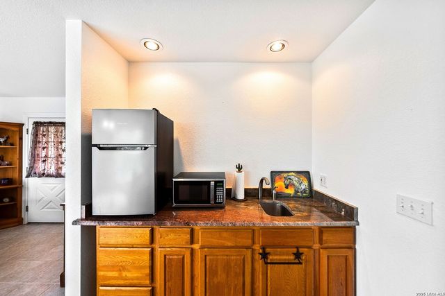 139 N Drew, Kerrville, TX 78028