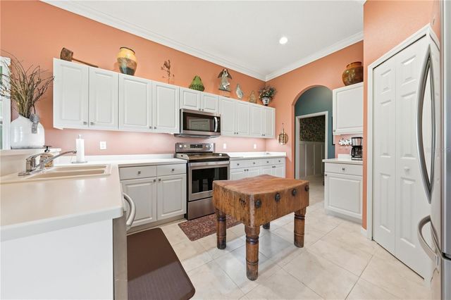 5453 GROVE MANOR, Lady Lake, FL 32159