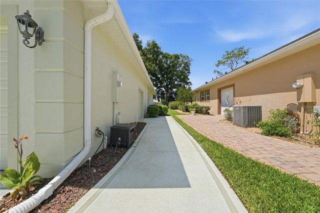 5453 GROVE MANOR, Lady Lake, FL 32159