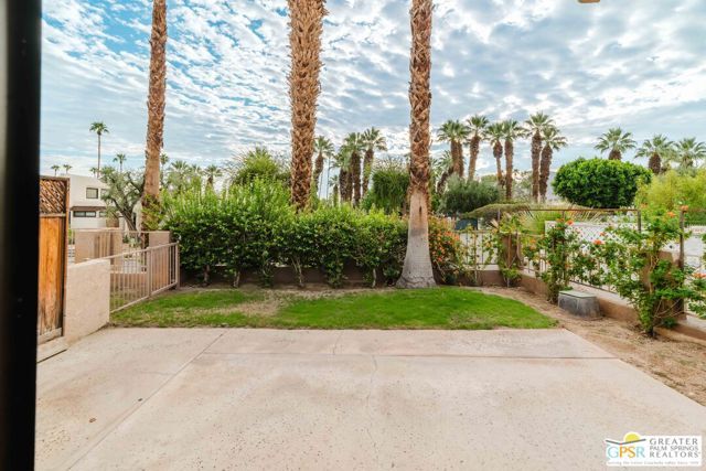 46400 Ryway Place 10, Palm Desert, CA 92260