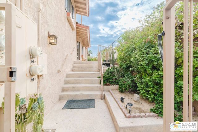 46400 Ryway Place 10, Palm Desert, CA 92260