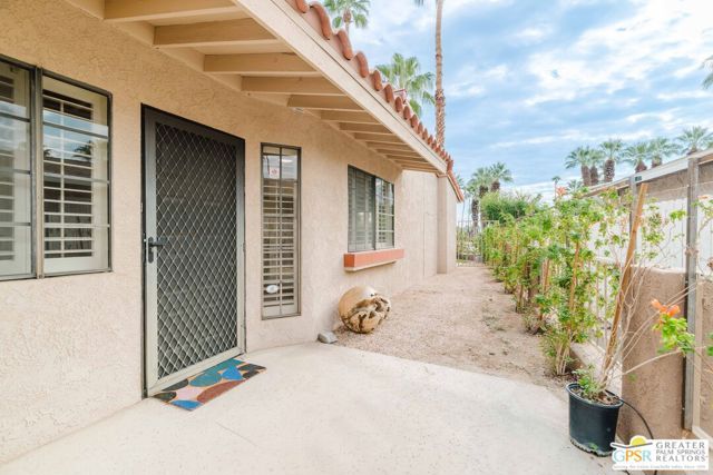46400 Ryway Place 10, Palm Desert, CA 92260