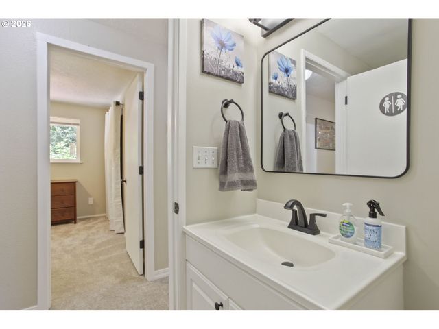 5048 Sw CORONADO St, Portland, OR 97219