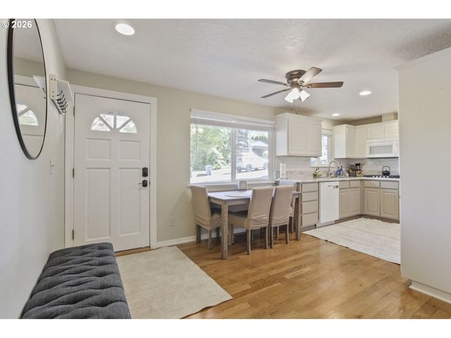 5048 Sw CORONADO St, Portland, OR 97219