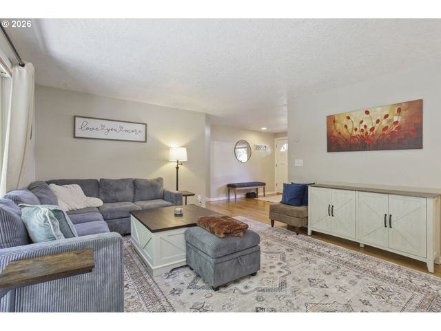 5048 Sw CORONADO St, Portland, OR 97219