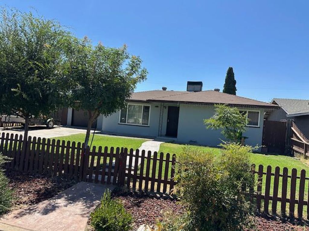 4674 E Princeton Avenue, Fresno, CA 93703