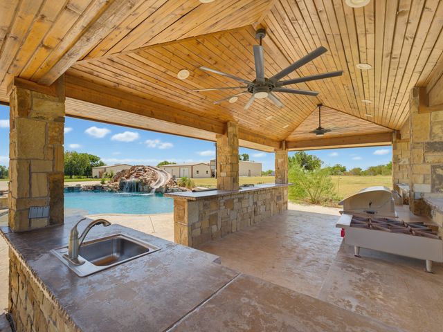 189 Hlavek Road, Decatur, TX 76234