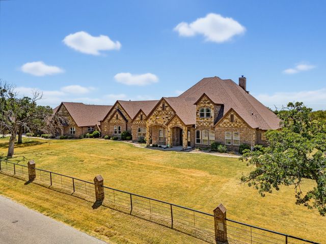 189 Hlavek Road, Decatur, TX 76234