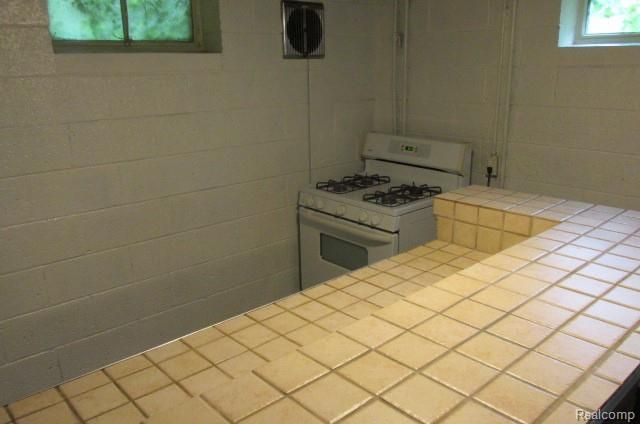 445 W Breckenridge Street Garden, Ferndale, MI 48220