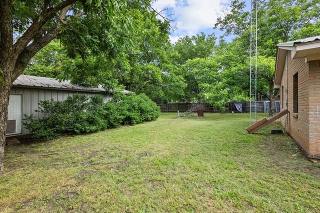 201 S Caney Street, Dodd City, TX 75438