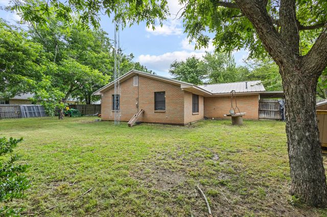 201 S Caney Street, Dodd City, TX 75438