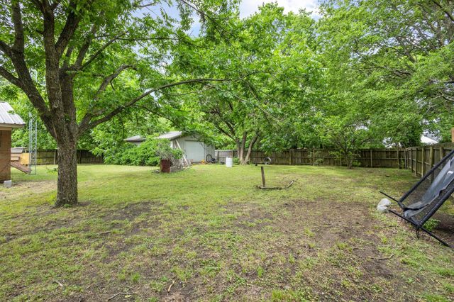 201 S Caney Street, Dodd City, TX 75438
