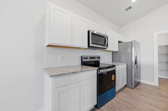 3560 E Bearsden St, Derby, KS 67037