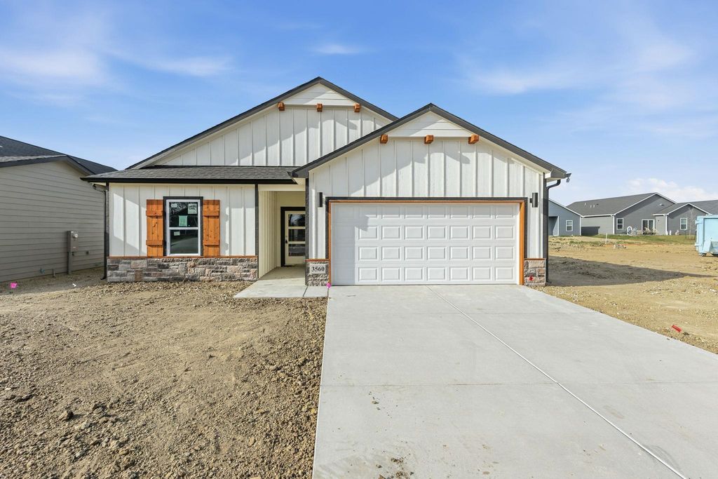 3560 E Bearsden St, Derby, KS 67037