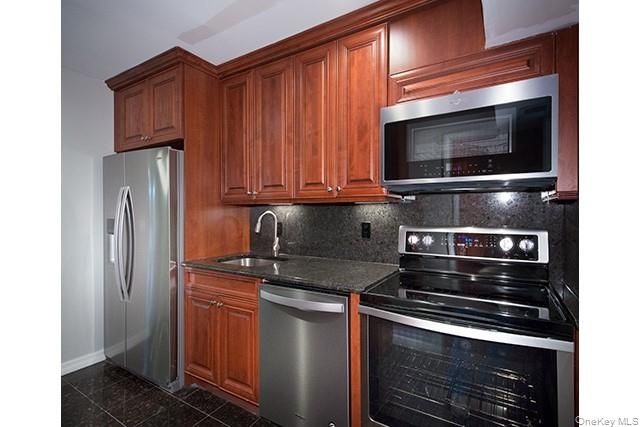 100 Villa D'est Drive A-10, Coram, NY 11727