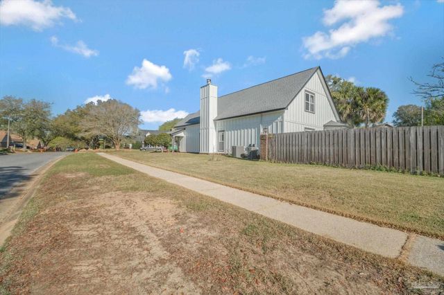 2820 Semoran Ct, Pensacola, FL 32503