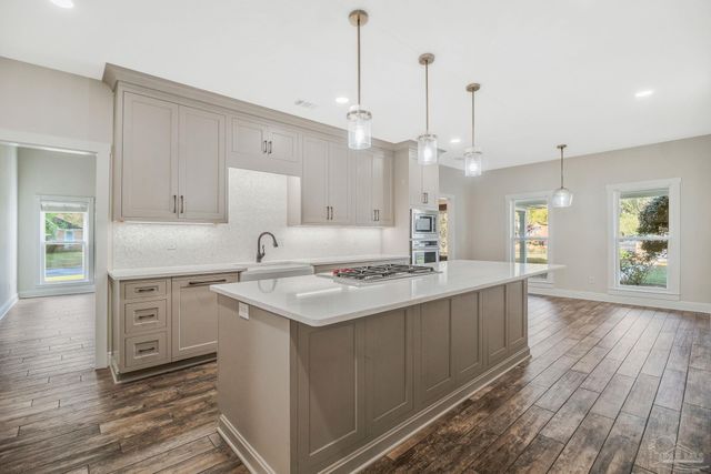 2820 Semoran Ct, Pensacola, FL 32503