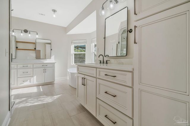 2820 Semoran Ct, Pensacola, FL 32503