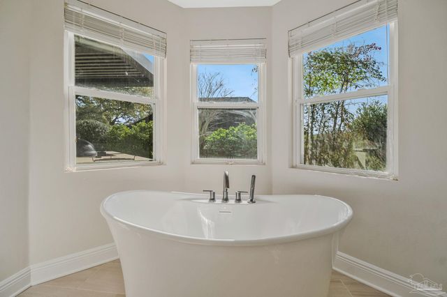 2820 Semoran Ct, Pensacola, FL 32503