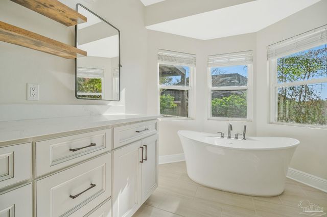 2820 Semoran Ct, Pensacola, FL 32503