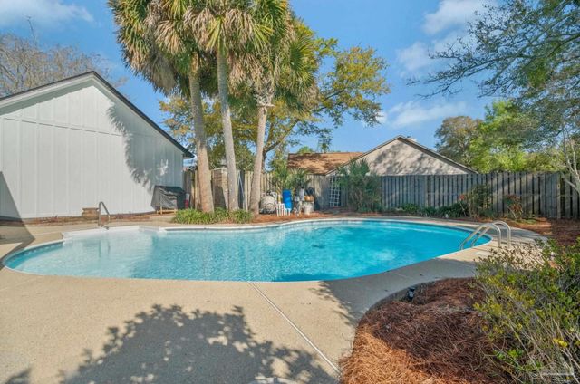 2820 Semoran Ct, Pensacola, FL 32503