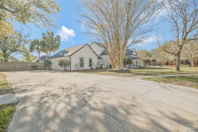 2820 Semoran Ct, Pensacola, FL 32503