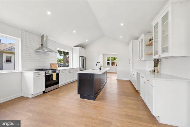 8 JAMES RD, Broomall, PA 19008
