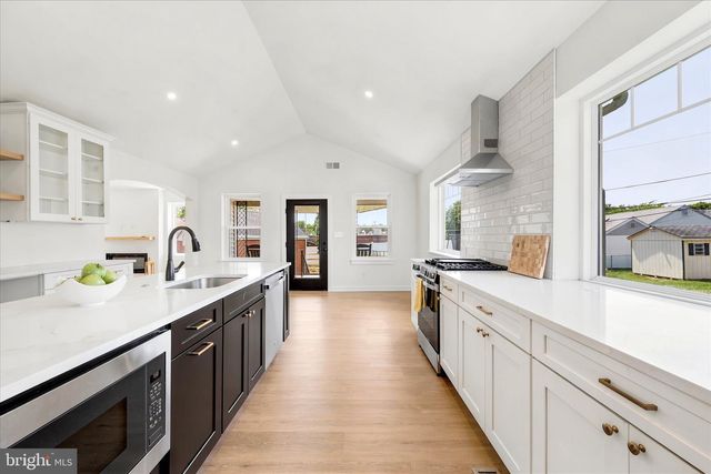 8 JAMES RD, Broomall, PA 19008