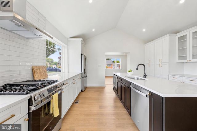 8 JAMES RD, Broomall, PA 19008