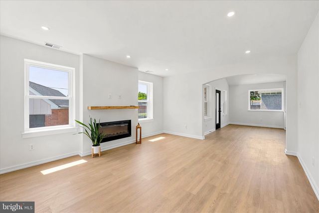 8 JAMES RD, Broomall, PA 19008