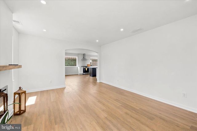 8 JAMES RD, Broomall, PA 19008