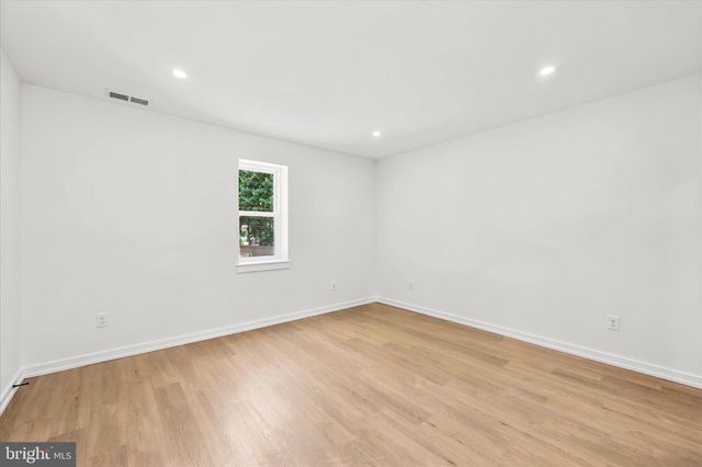 8 JAMES RD, Broomall, PA 19008