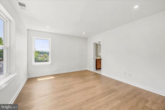 8 JAMES RD, Broomall, PA 19008